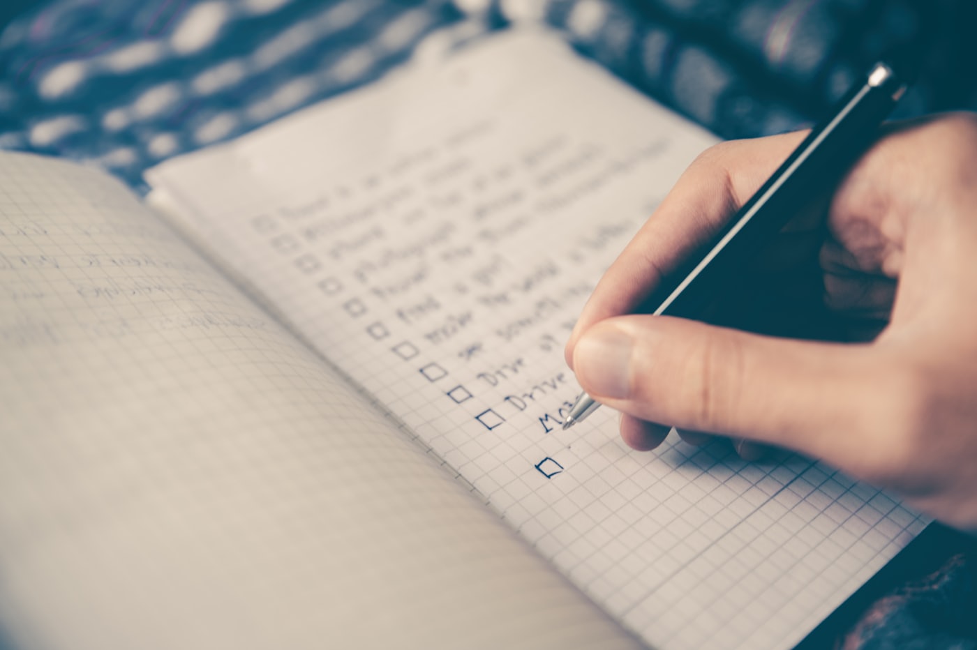 Checklist and planning notes for launching a UAE business website